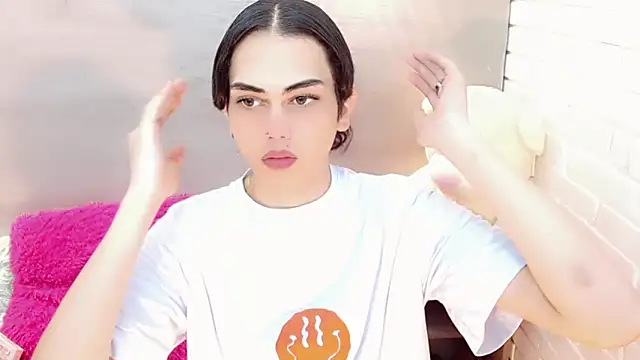 Daniela Pink  online show from October 27, 2025, 8:46 pm