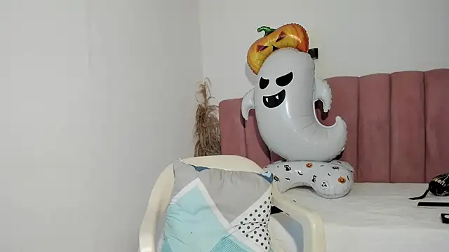 Tahira 21  online show from October 31, 2025, 7:37 pm