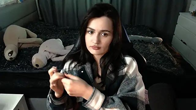 KiraYammy online show from November 16, 2025, 10:37 pm