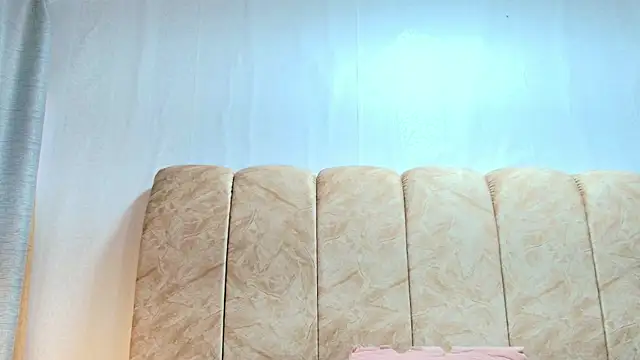 Zoe Curvy online show from November 30, 2025, 12:31 pm