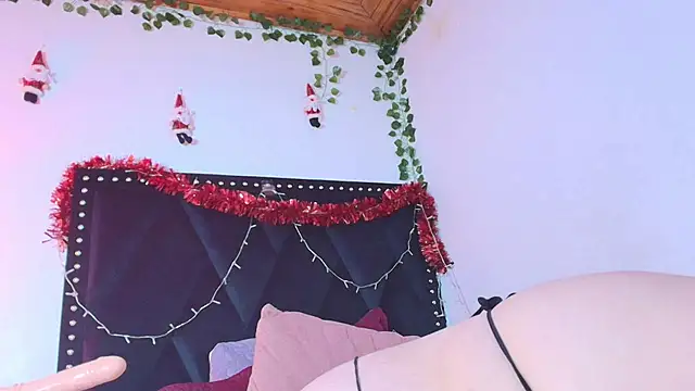 Zoe Curvy online show from December 17, 2025, 1:28 pm