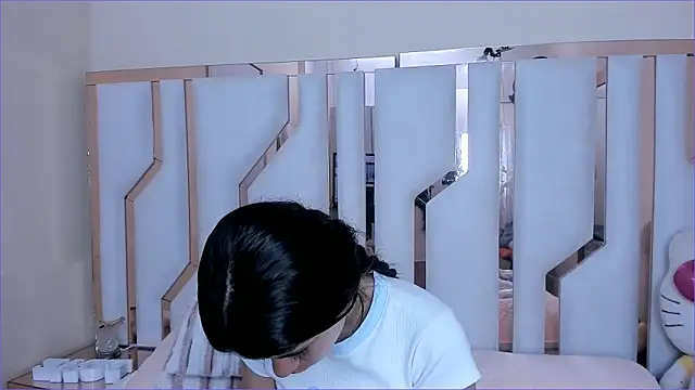 TifanyChill online show from November 19, 2025, 7:03 pm