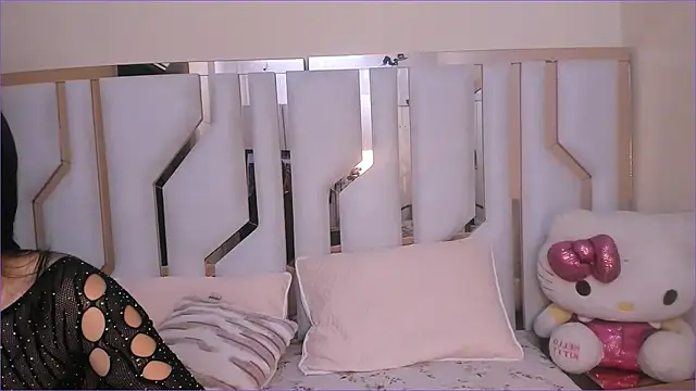 TifanyChill online show from November 28, 2025, 5:15 pm