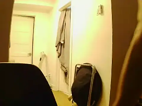 L0cKyseven77 online show from March 5, 2025, 2:46 am
