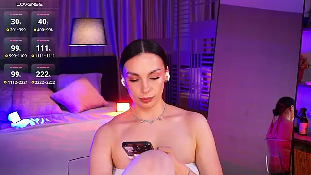 LunaNight online show from March 17, 2026, 8:45 pm