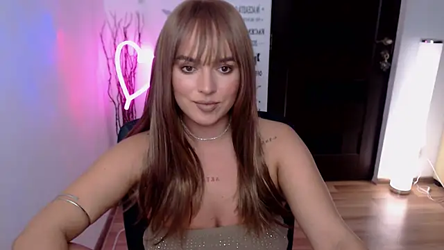 ChloeJewel1 online show from December 2, 2025, 2:01 pm