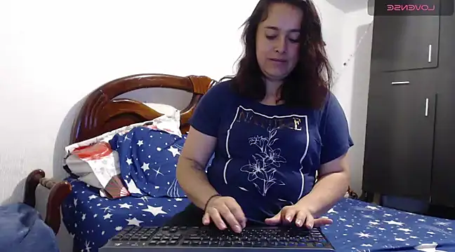 MagicStephany  online show from March 5, 2025, 12:33 pm