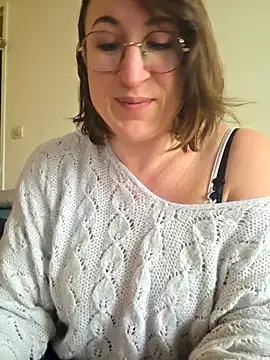 minierose online show from February 15, 2026, 12:03 pm