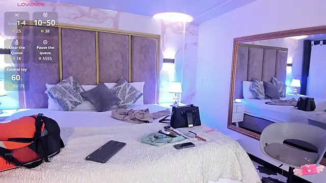 GiselOrtiz online show from December 22, 2025, 10:56 am