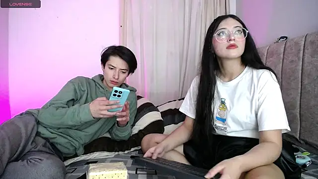 Snapshot of Pinkandyellowpokemon chatting on September 24, 2025, 4:16 am Pinkandyellowpokemon online show from September 24, 2025, 4:16 am