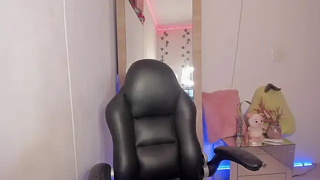 Snapshot of hellensexy chatting on January 12, 2025, 12:18 am hellensexy online show from January 12, 2025, 12:18 am