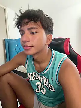 Leonarrrd 01 online show from March 7, 2026, 8:17 pm