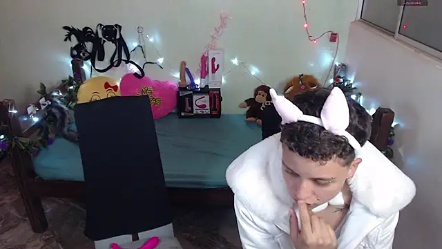 Antonella Cruz02 online show from February 12, 2025, 2:45 am