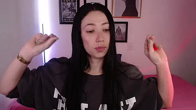 lilyy evanss online show from January 28, 2025, 8:47 pm