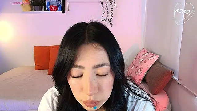 lilyy evanss online show from April 9, 2026, 10:26 pm