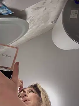 SonyaD  online show from December 18, 2024, 5:48 am