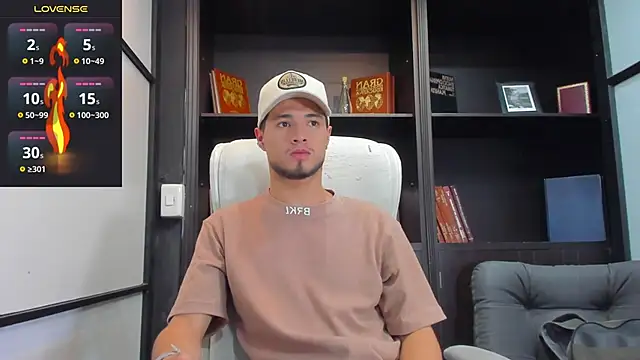 Snapshot of EdwardRoss_ chatting on February 28, 2025, 9:44 pm EdwardRoss online show from February 28, 2025, 9:44 pm