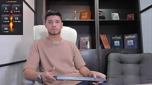 Snapshot of EdwardRoss_ chatting on March 8, 2025, 9:29 pm EdwardRoss online show from March 8, 2025, 9:29 pm