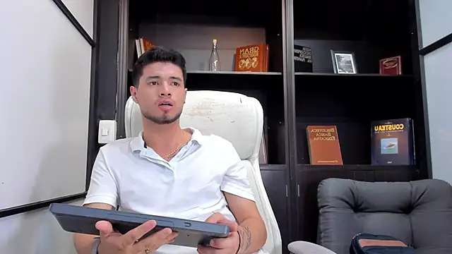 Snapshot of EdwardRoss_ chatting on March 16, 2025, 6:34 pm EdwardRoss online show from March 16, 2025, 6:34 pm