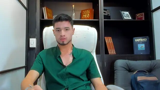 Snapshot of EdwardRoss_ chatting on March 22, 2025, 12:04 pm EdwardRoss online show from March 22, 2025, 12:04 pm