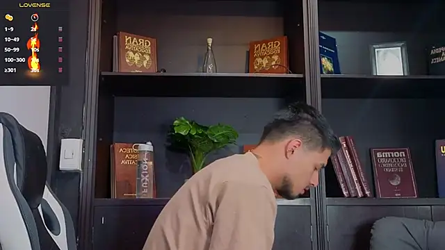 Snapshot of EdwardRoss_ chatting on September 28, 2025, 4:45 pm EdwardRoss online show from September 28, 2025, 4:45 pm