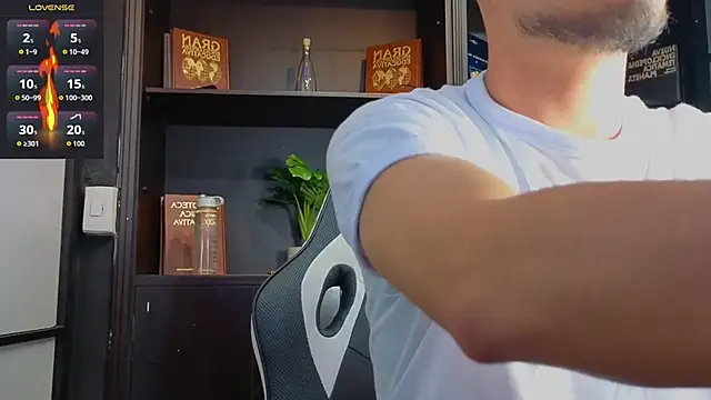 Snapshot of EdwardRoss_ chatting on October 7, 2025, 7:11 pm EdwardRoss online show from October 7, 2025, 7:11 pm