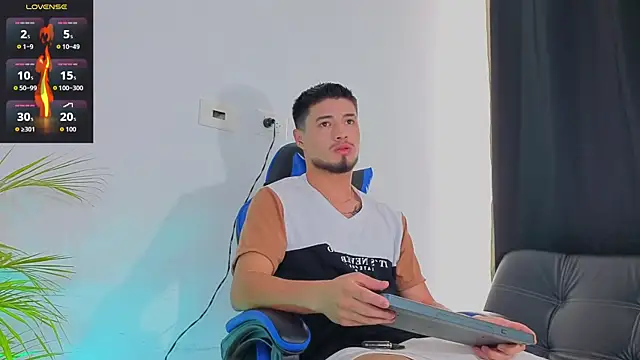 Snapshot of EdwardRoss_ chatting on November 6, 2025, 7:37 pm EdwardRoss online show from November 6, 2025, 7:37 pm