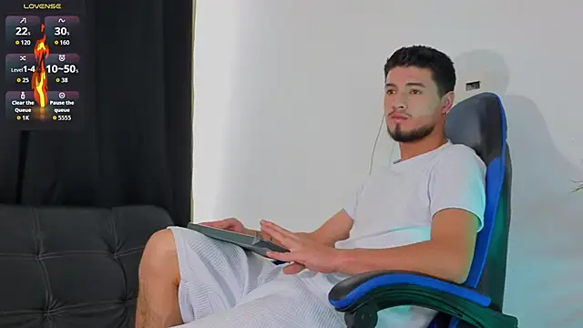 Snapshot of EdwardRoss_ chatting on November 18, 2025, 7:18 pm EdwardRoss online show from November 18, 2025, 7:18 pm