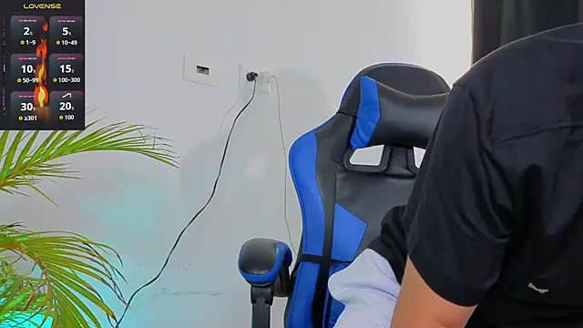 Snapshot of EdwardRoss_ chatting on November 21, 2025, 4:27 pm EdwardRoss online show from November 21, 2025, 4:27 pm