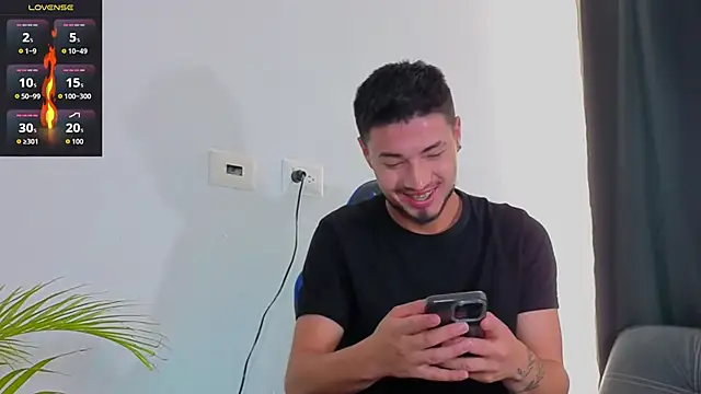 Snapshot of EdwardRoss_ chatting on November 25, 2025, 4:18 pm EdwardRoss online show from November 25, 2025, 4:18 pm