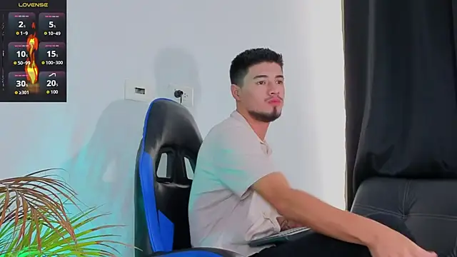 Snapshot of EdwardRoss_ chatting on December 20, 2025, 8:05 pm EdwardRoss online show from December 20, 2025, 8:05 pm