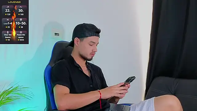 Snapshot of EdwardRoss_ chatting on January 8, 2026, 7:27 pm EdwardRoss online show from January 8, 2026, 7:27 pm