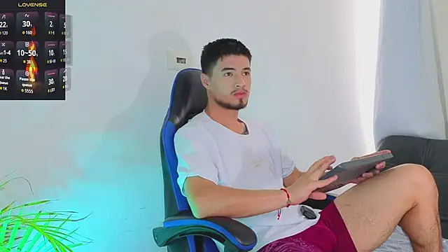 Snapshot of EdwardRoss_ chatting on February 10, 2026, 8:13 pm EdwardRoss online show from February 10, 2026, 8:13 pm