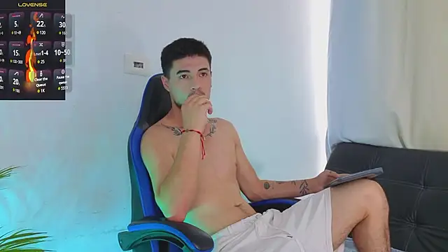 Snapshot of EdwardRoss_ chatting on February 12, 2026, 8:48 pm EdwardRoss online show from February 12, 2026, 8:48 pm