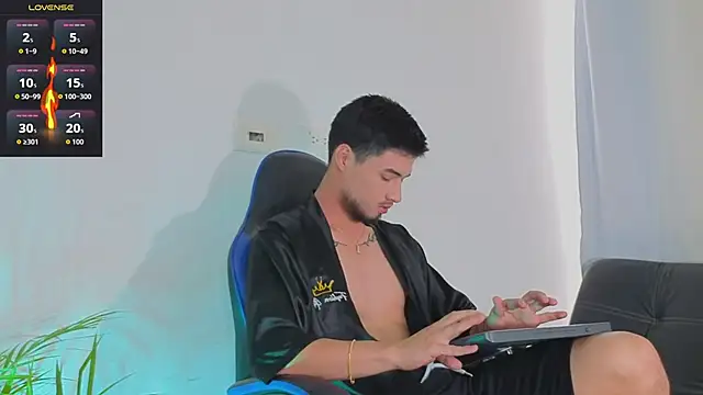 Snapshot of EdwardRoss_ chatting on February 21, 2026, 8:21 pm EdwardRoss online show from February 21, 2026, 8:21 pm