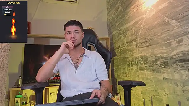 Snapshot of EdwardRoss_ chatting on June 12, 2026, 7:46 pm EdwardRoss online show from June 12, 2026, 7:46 pm
