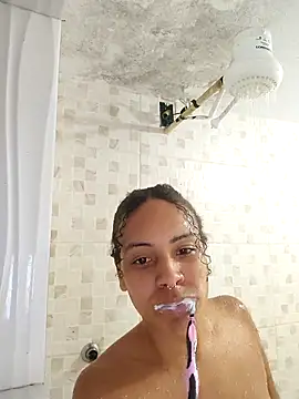 Julia Pretinha online show from October 4, 2025, 1:42 pm