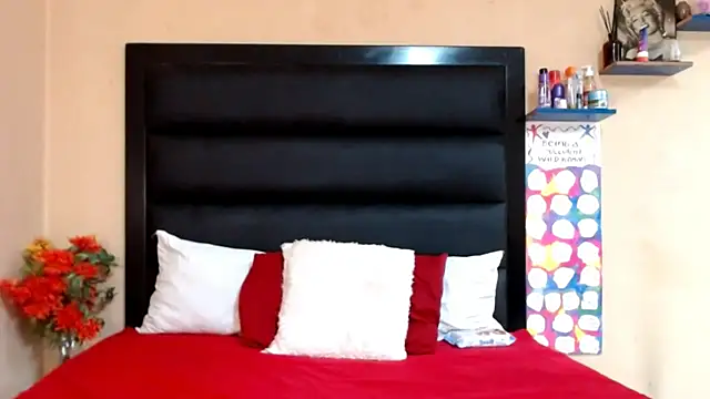 LongPussyLipsxx online show from February 7, 2025, 8:44 am