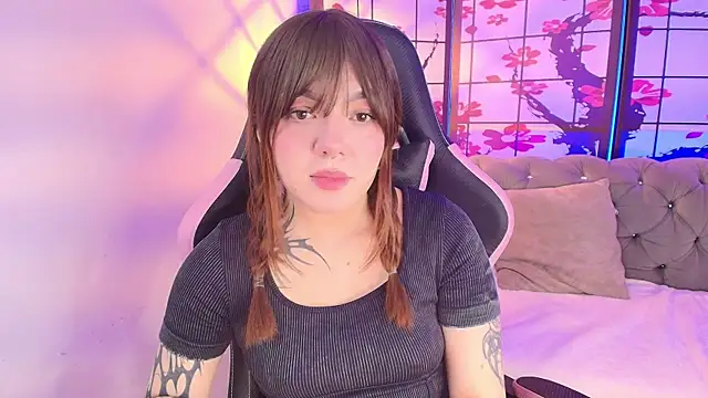 Fluffy Bubble21 online show from December 21, 2025, 4:30 am