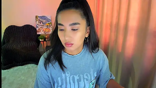 worldofkim online show from February 17, 2025, 5:36 am