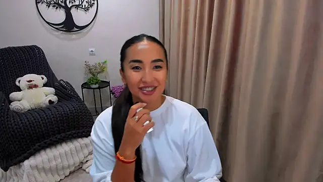 worldofkim online show from October 9, 2025, 10:46 am