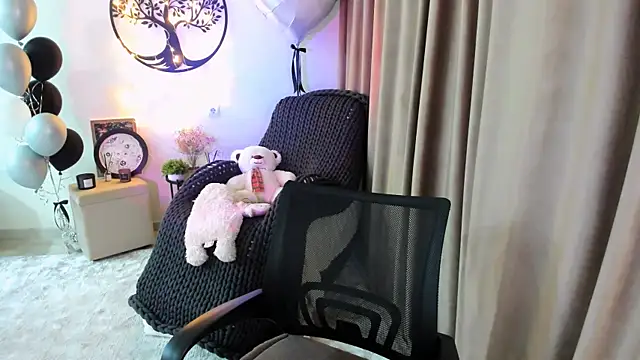 worldofkim online show from April 1, 2026, 3:09 pm