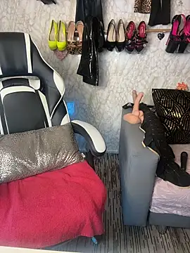 Luiza Hammer online show from June 8, 2026, 1:22 pm