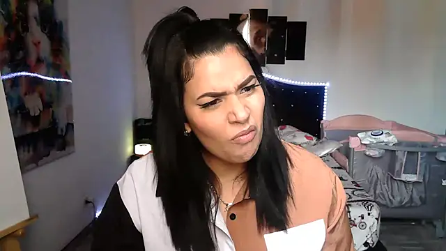 Snapshot of CarolinaRincon chatting on October 1, 2025, 9:21 pm CarolinaRincon online show from October 1, 2025, 9:21 pm