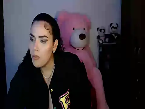 Snapshot of CarolinaRincon chatting on November 18, 2025, 11:15 pm CarolinaRincon online show from November 18, 2025, 11:15 pm