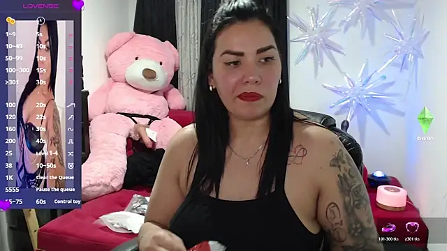 Snapshot of CarolinaRincon chatting on February 9, 2026, 9:19 pm CarolinaRincon online show from February 9, 2026, 9:19 pm