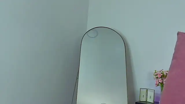 Snapshot of TootsieGirls chatting on December 4, 2024, 9:57 pm TootsieGirls online show from December 4, 2024, 9:57 pm