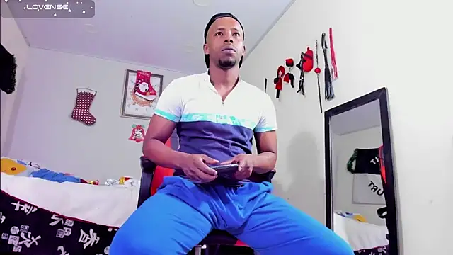 AlejoKhalifa  online show from December 21, 2025, 9:27 am