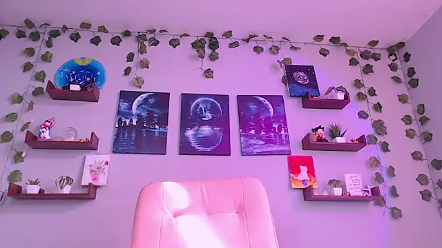 macey elliot  online show from February 7, 2025, 1:22 pm