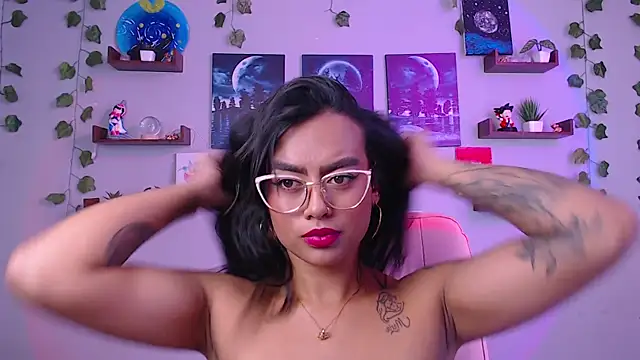 macey elliot  online show from February 7, 2025, 4:24 pm